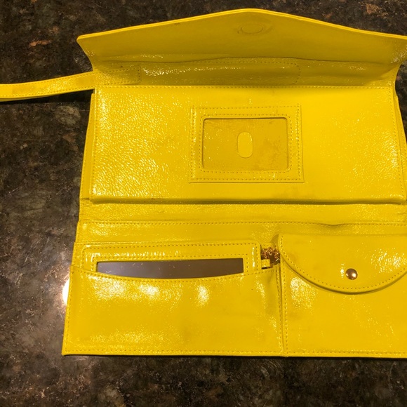 Clutch - Picture 2 of 2